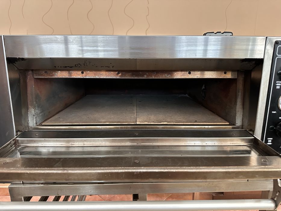 Професионална пица фурна GGM Gastro 5 kW / 600x600 / работеща