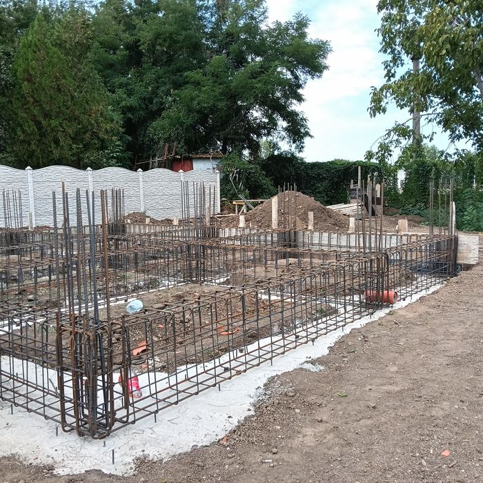 Inginer Constructor execut vile, case la rosu