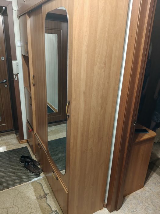 Продам мебель в  прихожую