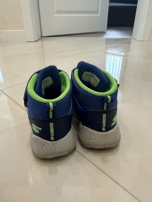 Детски обувки есен зима SKECHERS светещи