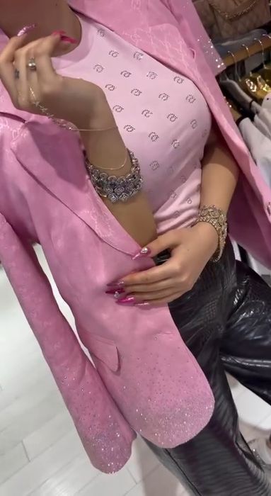 Уникални розово сако М размер с камъни Gucci