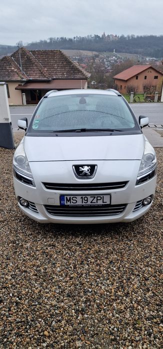 Peugeot 5008 ,an 2013,luna a12-a  motor 1,6 diesel,