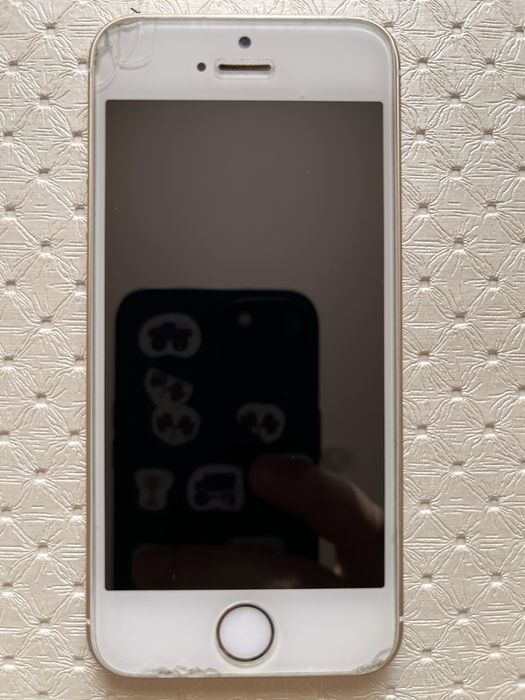 Продам iPhone SE