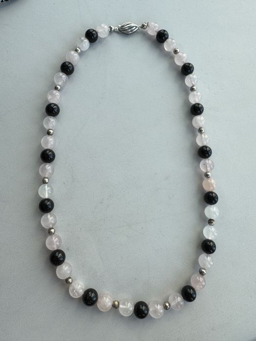 Colier confectionat manual din argint, onix si cuart roz