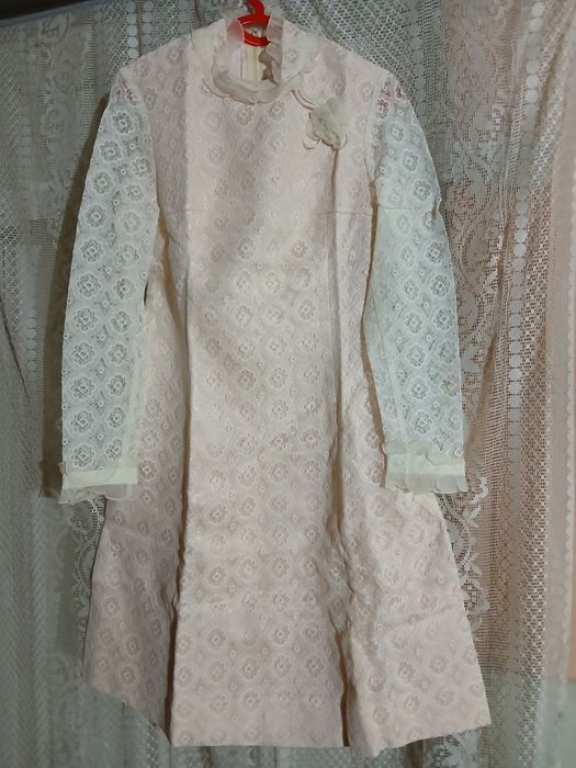 Новые платья парча и гипюр.