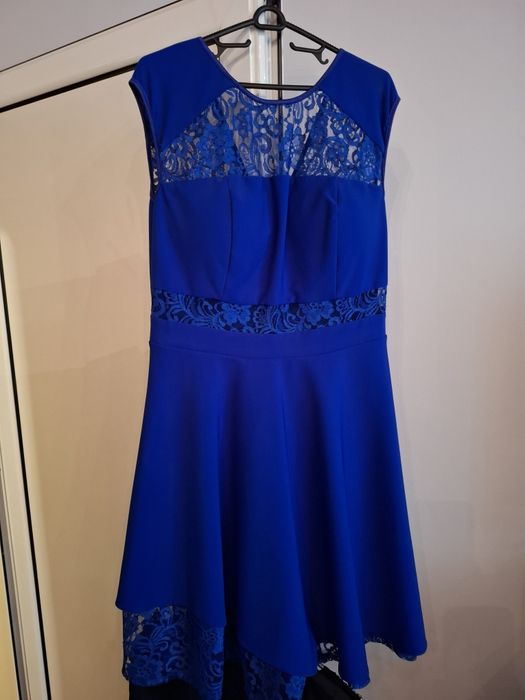 Официална рокля.