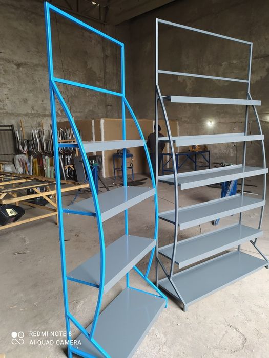 Стеллаж  полки витринные рекламные  стелаж