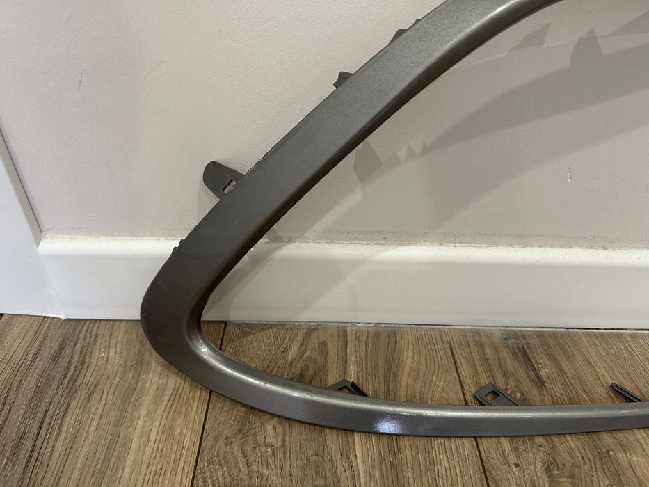 Молдинги на решетку Камри 75