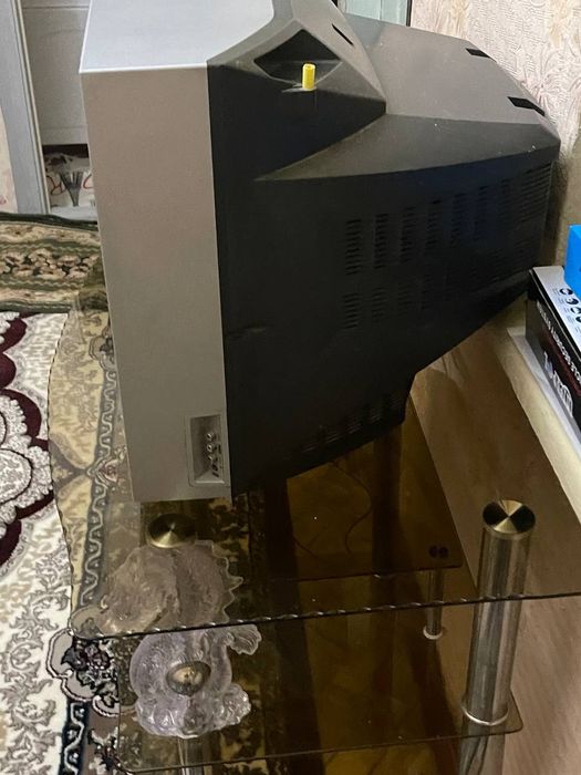 Телевизор , с подставкой