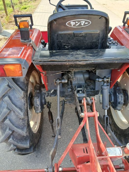 Tractor japonez yanmar f235