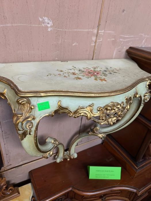 Consolă decorativă stil clasic / baroc  Consolă elegantă realizată din lemn masiv, cu finisaj patinat verde deschis