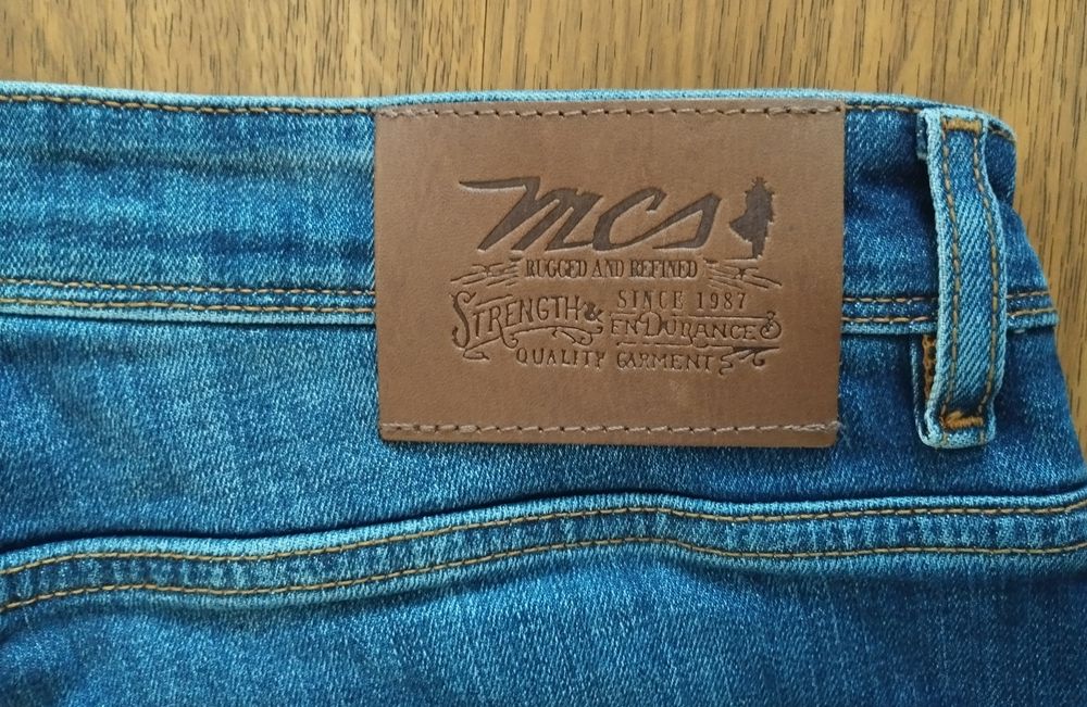 Продавам страхотни дънки Marlboro Classics