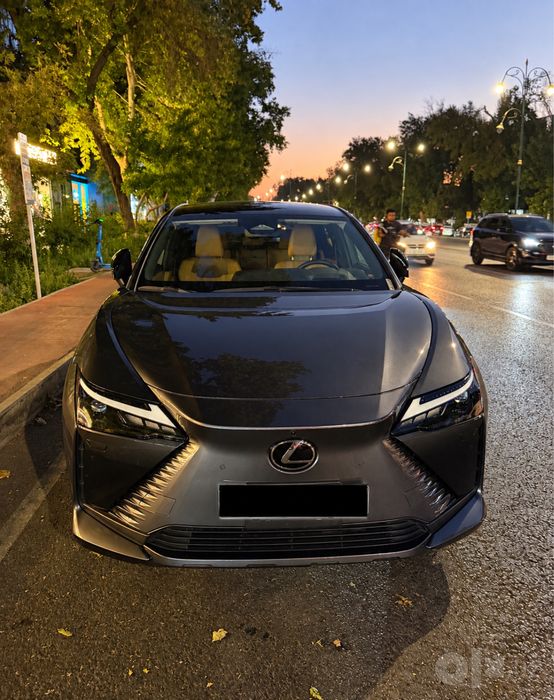 В продаже: Lexus RZ 450e Premium AWD