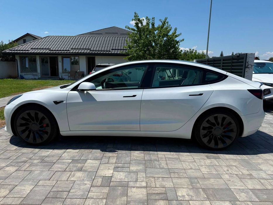 TESLA Model 3 2021 — imagine 4