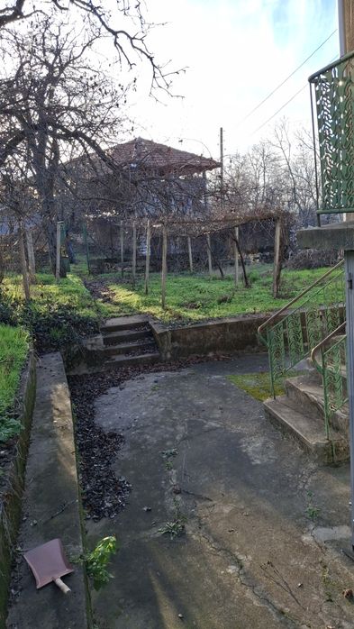 Продавам къща в с.Деветаки