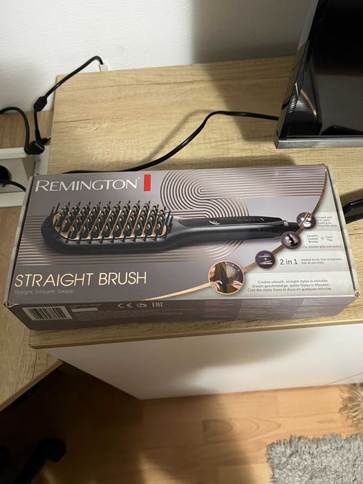 Perie de indreptat parul Remington CB7400, Invelis ceramic, 230 grade