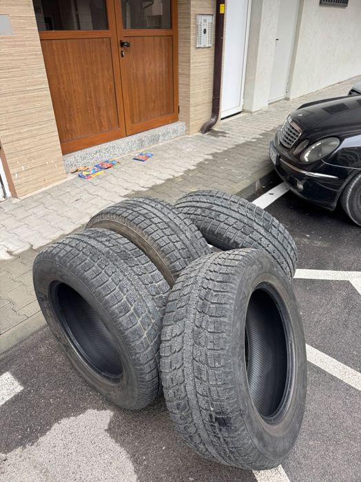 Продавам Гуми 285/60/18