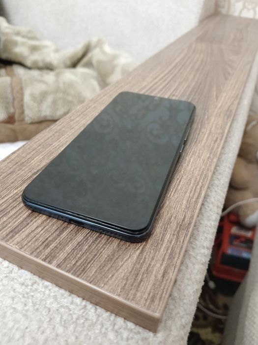 Vivo v 21 сотилади