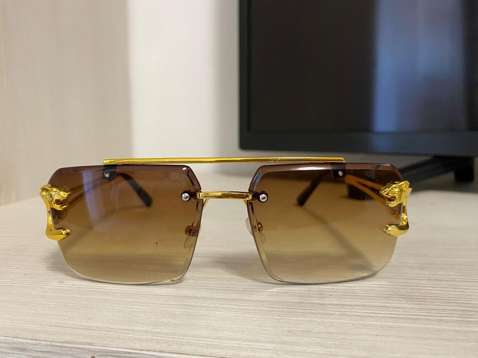 5 perechi de ochelari model Cartier la 200 de lei