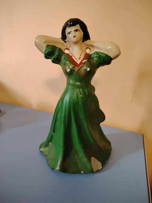 Veche statueta ipsos