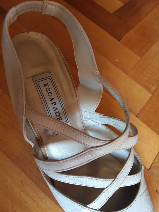 Елегантни дамски обувки марка ESCAPADE.