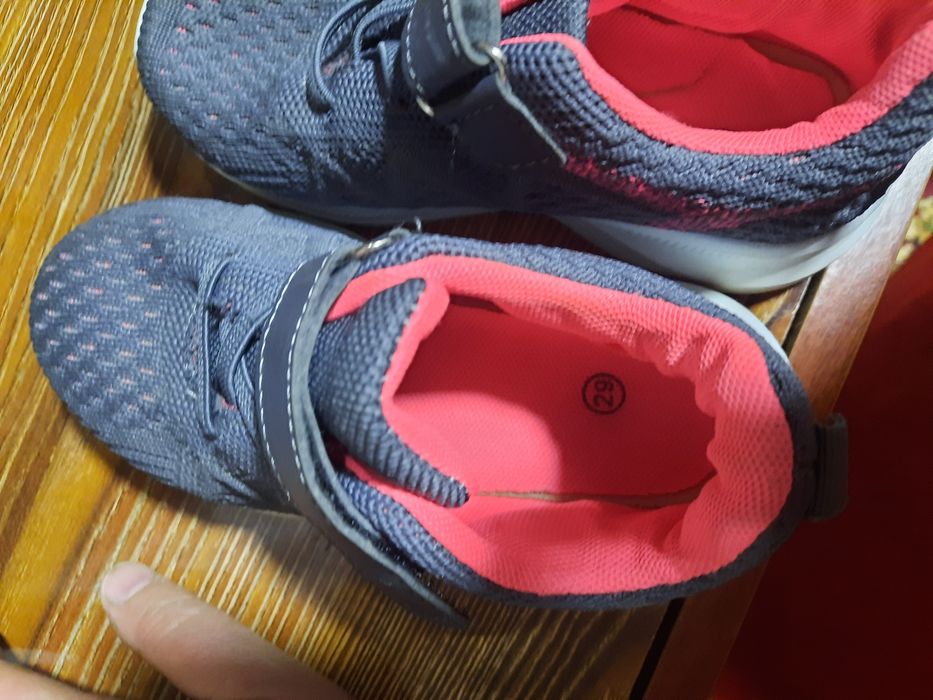 Продам детскую обувь