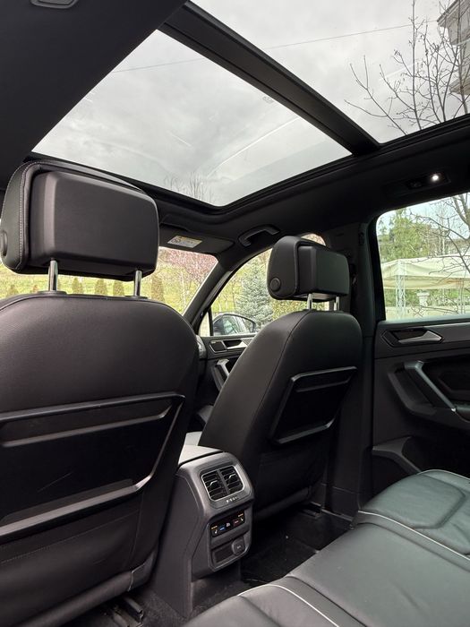 VW Tiguan R-Line 2.0TDI 190 CP 4X4 DSG Full Option ! Garantie 12 Luni