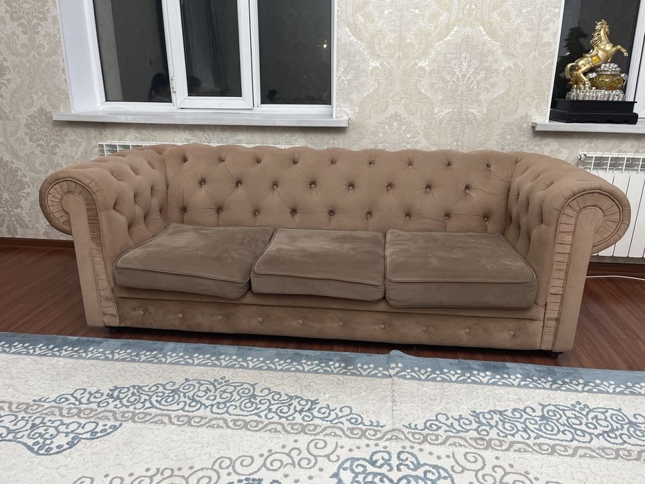 Продается комплект Дивана 3 + 2 пуфика