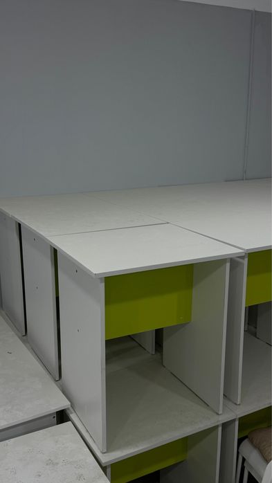 Комплект стол,стулья