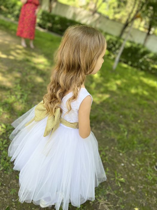 Белое платье на девочку