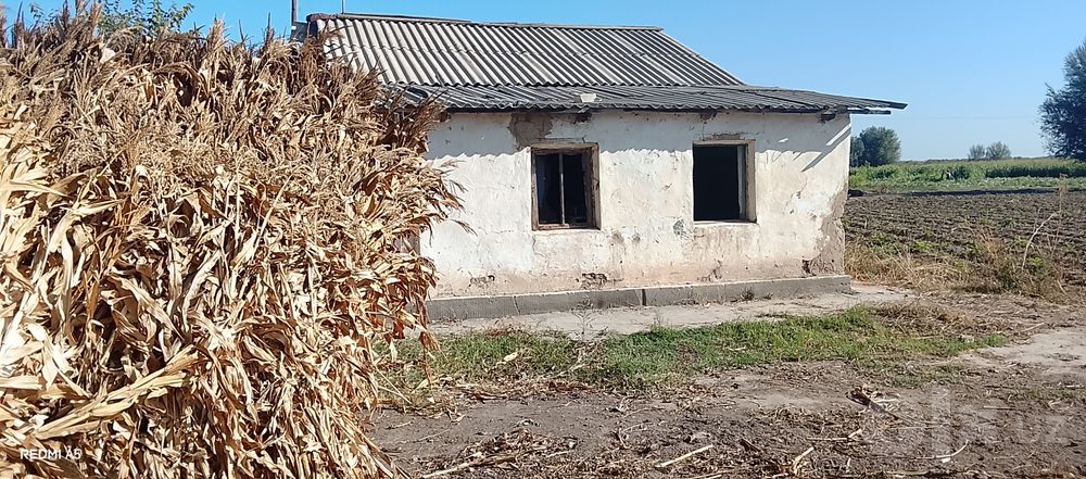 Uy hovli sotiladi