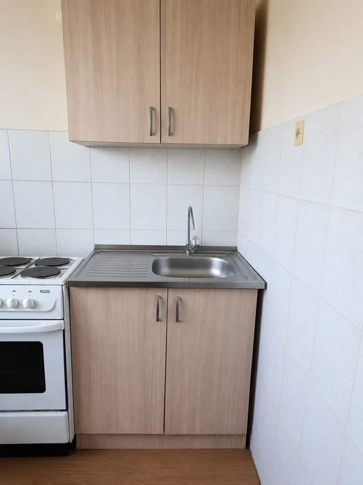 Продам кухонные шкафы с мойкой ,смесителем