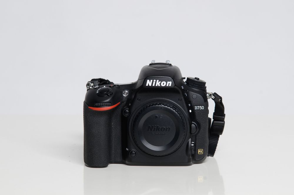 Nikon D750 тяло с три батерии