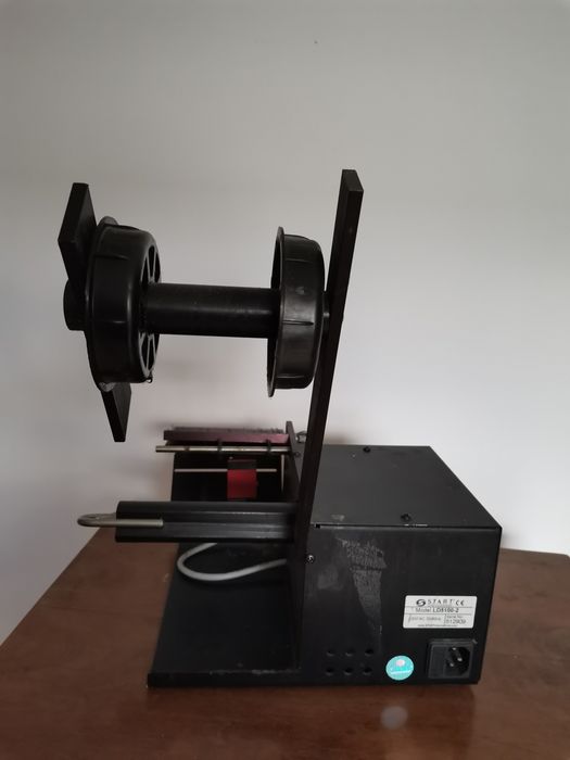 Vând dispenser de etichete