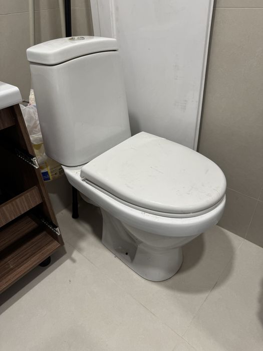 Унитаз рабочий с бочком