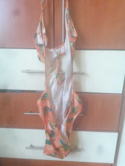 Продавам дамски бански цели, размер L-XL