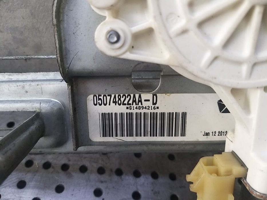 Macara cu motoras dreapta spate jeep compass 1 mk4 05074822aad
