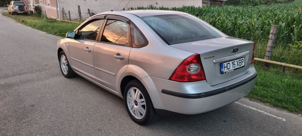 Ford Focus 1.6 benzina GHIA -Recent inmatriculat