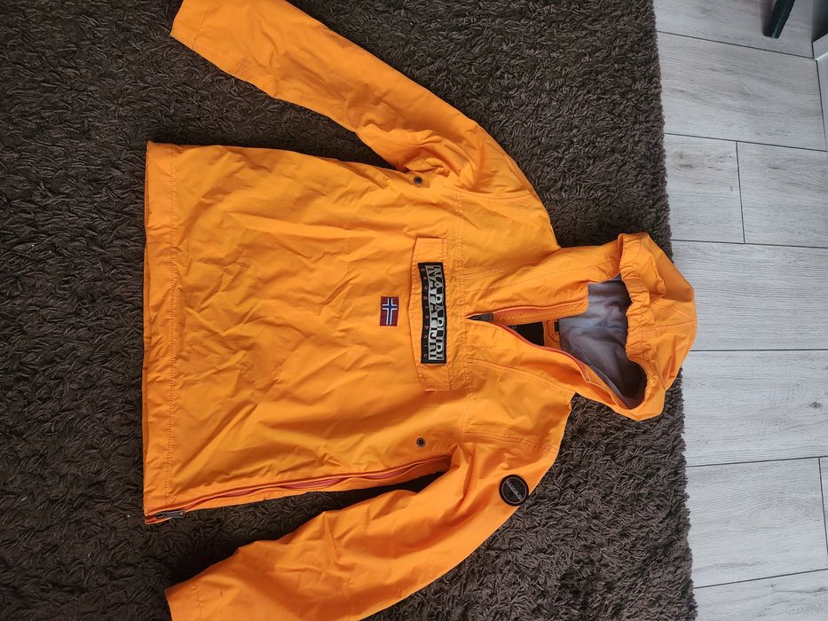 Якета Napapijri и Zara