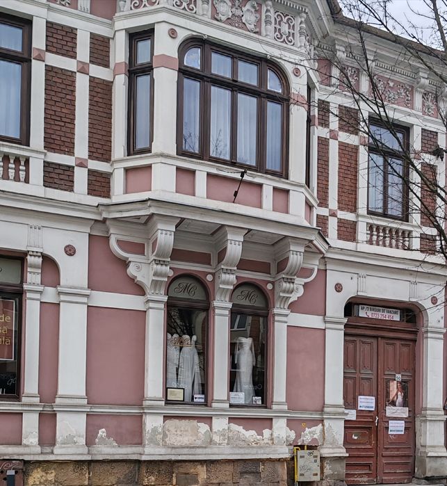 Vând ap. / 3 spații servicii renovate ultracentral 21 Decembrie nr. 50