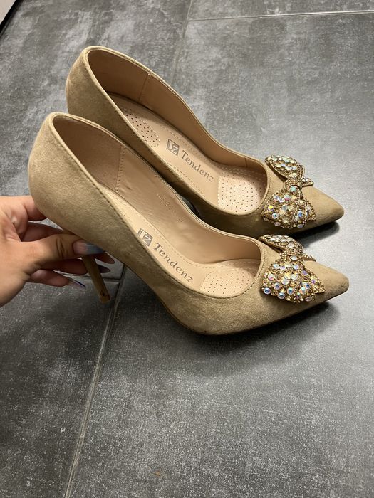 Високи обувки