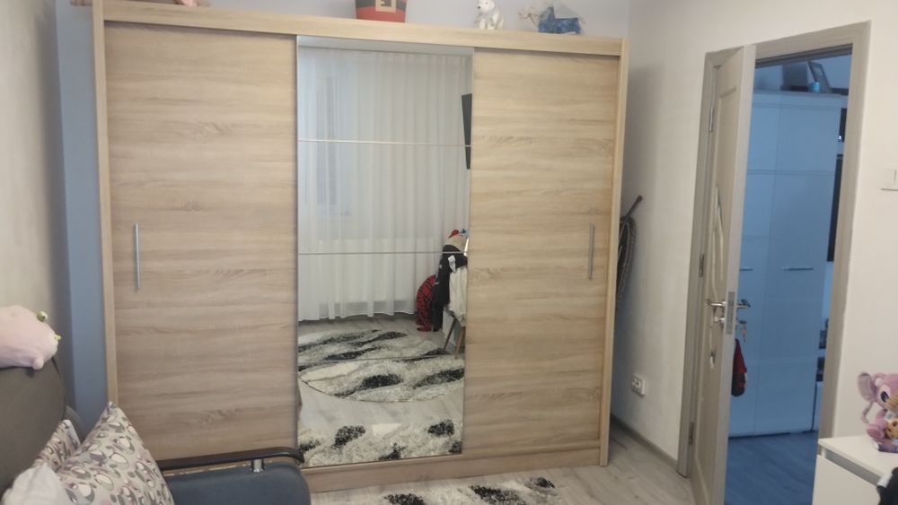 Vând dressing 3 usi