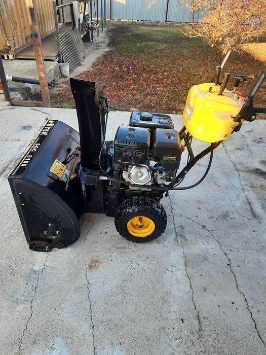 Продам снегоуборочную машину