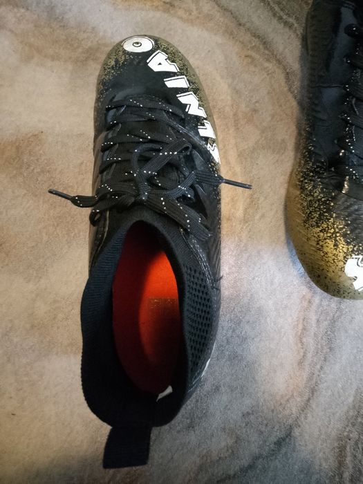 Бутонки за футбол