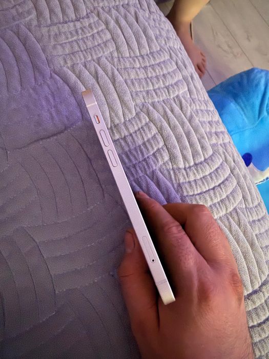 Продам Айфон 12 белый цвет