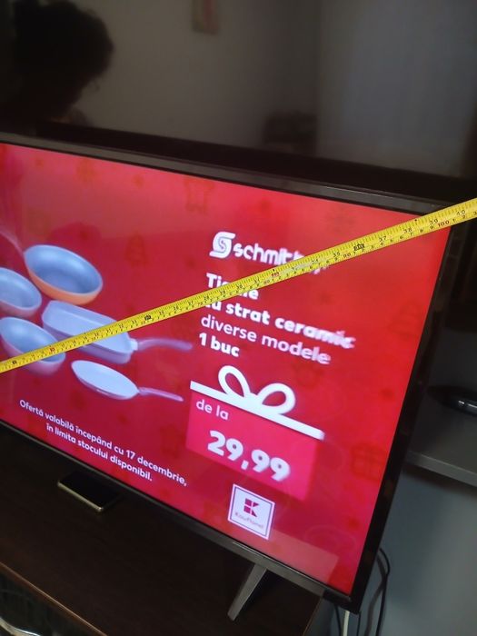 Vând TV Sharp cu telecomandă