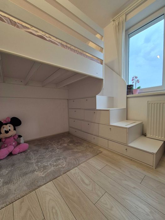 Vand pat supraetajat alb cu spatiu de joaca sub pat