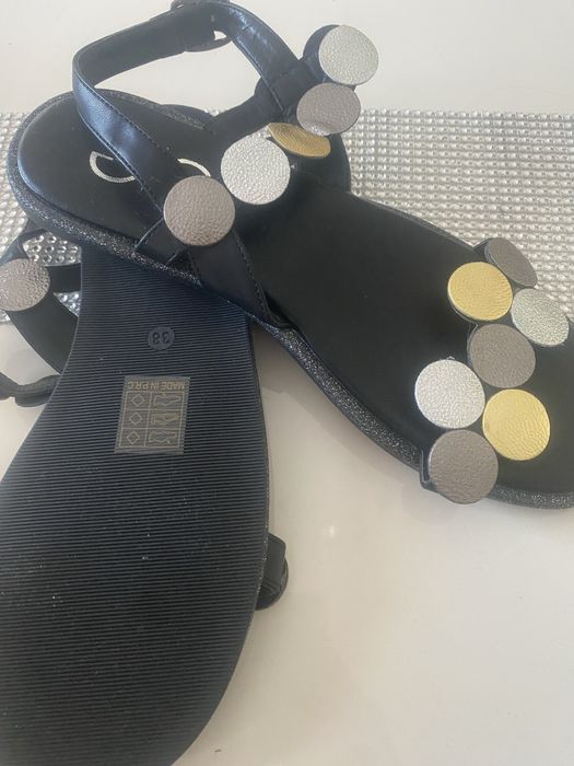 Tricou bluze pantaloni marime L sandale 38