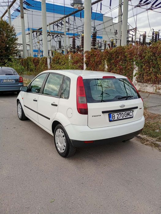 Vând Ford Fiesta