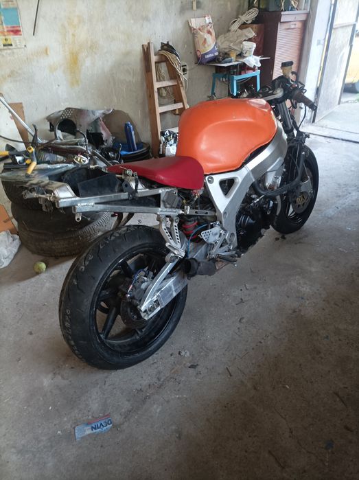 Хонда ЦБР 893 на части почти всичко налично.